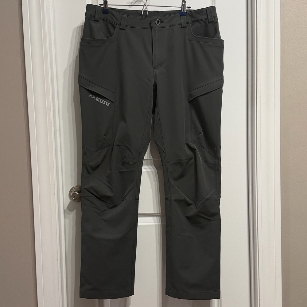 KUIU Men's Gunmetal Cargo Pants.